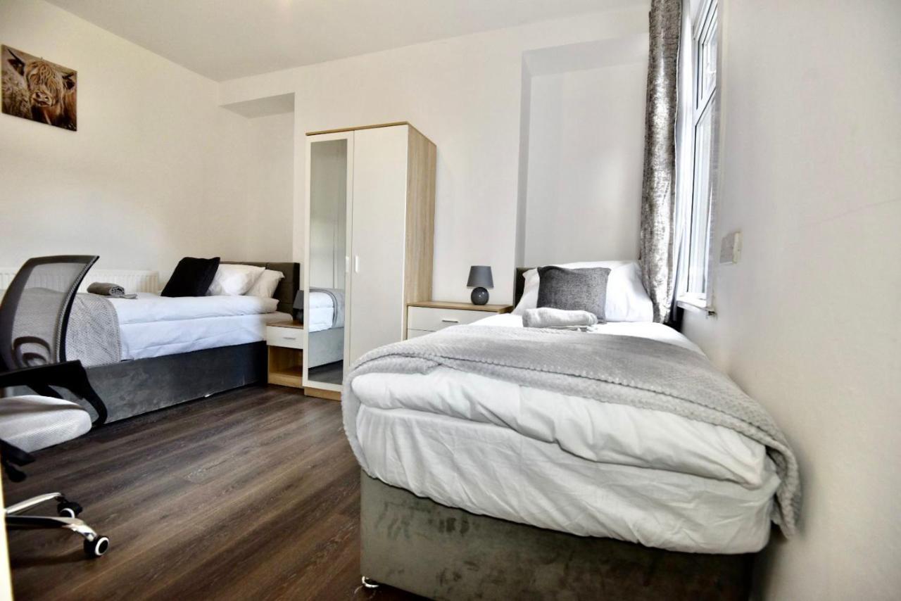 Come On In Villa Pontypridd ภายนอก รูปภาพ