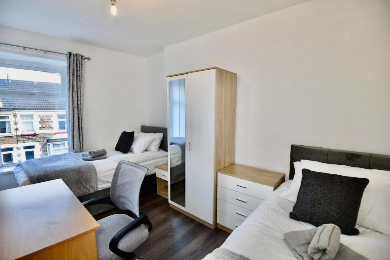 Come On In Villa Pontypridd ภายนอก รูปภาพ