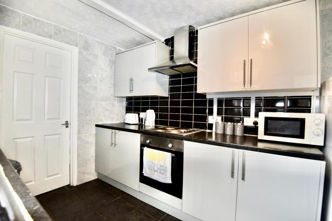 Come On In Villa Pontypridd ภายนอก รูปภาพ
